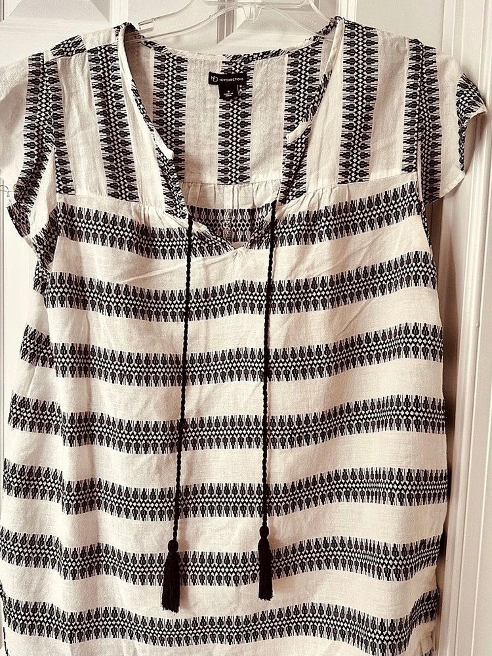 New Directions Geometric Tunic in White & Black Size Small